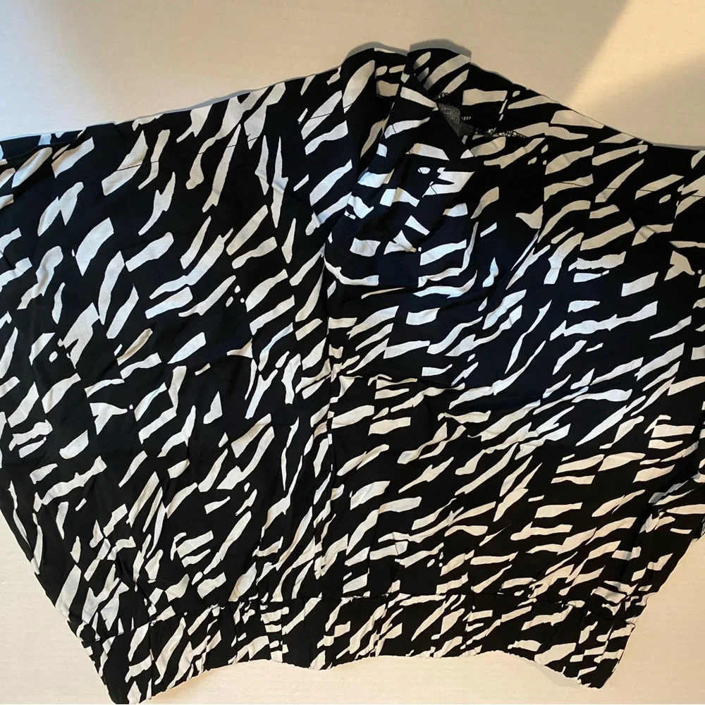 Women’s Nine West Medium Black White Soft Shorts - Picture 5 of 5